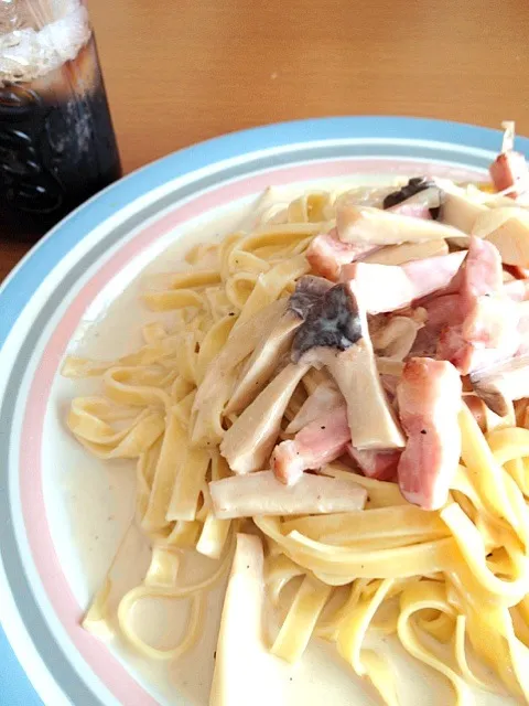 Snapdishの料理写真:エリンギとベーコンのクリームパスタ|ちはるさん