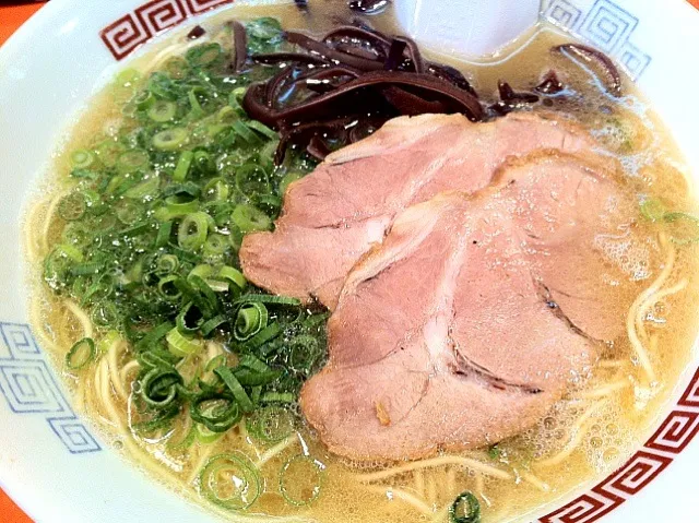 Snapdishの料理写真:とんこつラーメン|Yas Nakさん