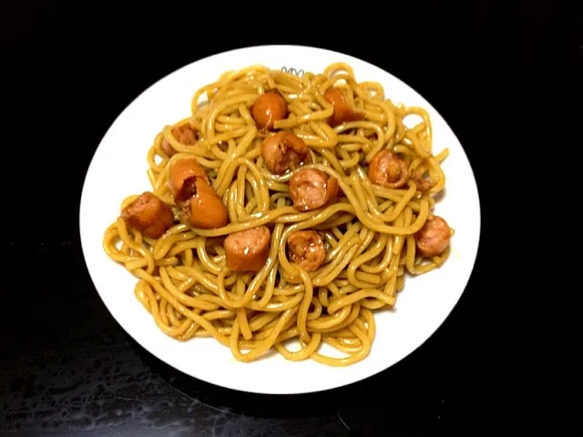 おっきいウインナーの具なし焼きそば|さきさん