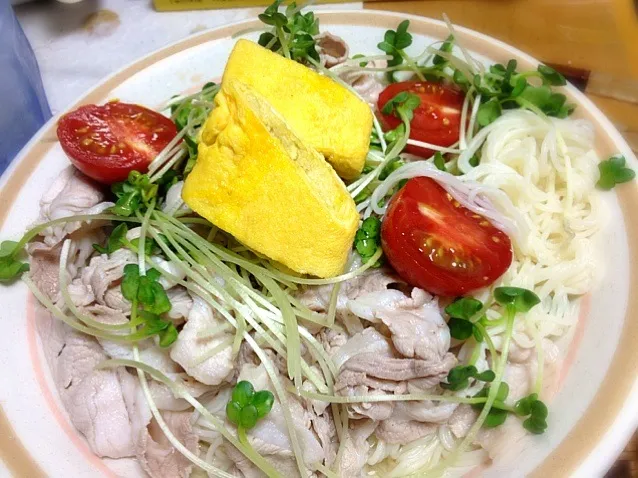 ぶっかけ豚しゃぶそうめん🎶|よにえさん