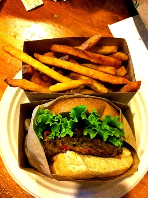 Vegan burger from Whole Foods!|Jessicaさん