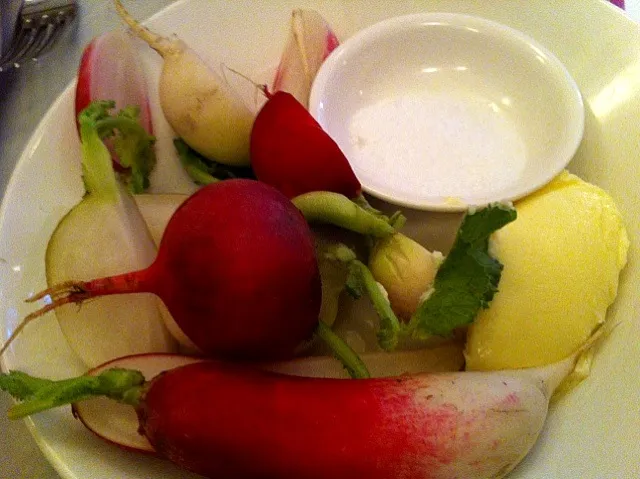 radishes, sweet butter, & salt|michael nassarさん