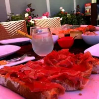 Snapdishの料理写真:Pan tomate con pata negra|lisa irwinさん