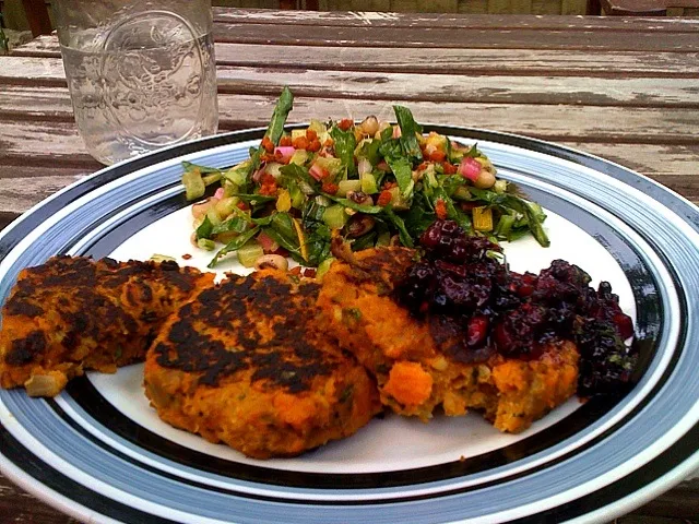 Sweet potato quinoa cakes wirh black with blackberry salsa|xuedan wangさん