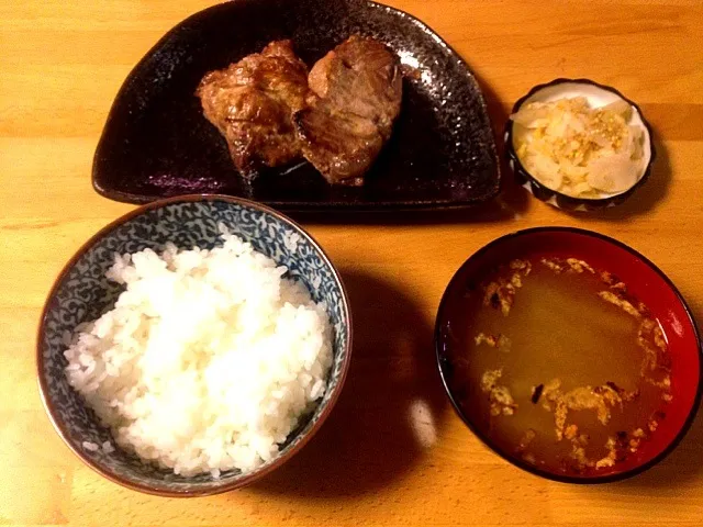 Snapdishの料理写真:今日の賄い飯『大間の本鮪の炙り焼き』|Cabezon.Nakamuraさん