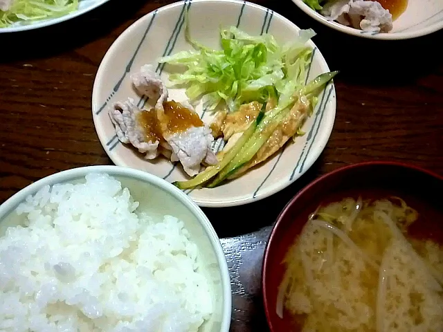 Snapdishの料理写真:棒々鶏&冷しゃぶ&もやしの味噌汁|ペコマキコさん