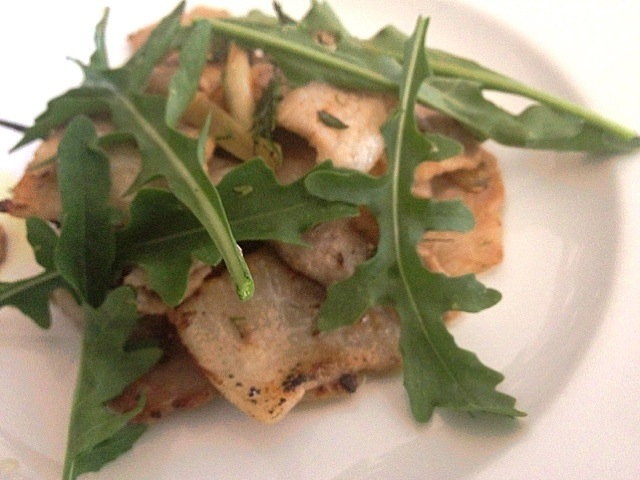 豚肉のハーブ焼き ワイルドルッコラ添え Yasutaka Shiratori Snapdish スナップディッシュ Id Aov0x