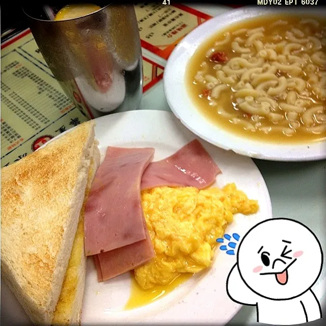 Snapdishの料理写真:@華星冰室 常餐😚炒蛋🍳👍檸茶🍻 @ Capital Café 華星冰室|mookbeautyさん