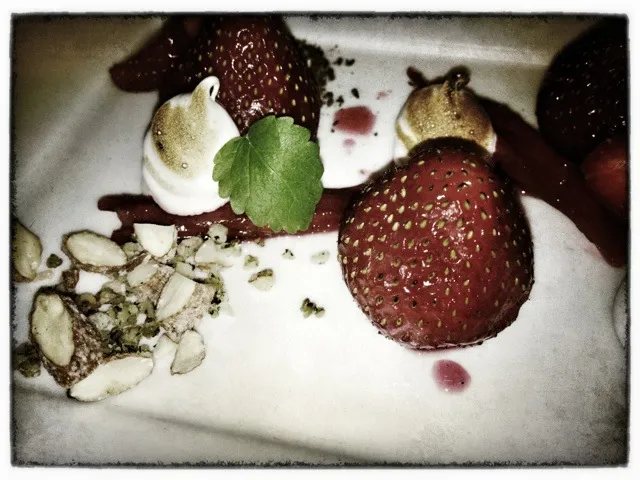 Snapdishの料理写真:strawberry|Henrik Anesenさん