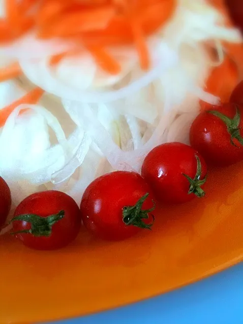 朝食のサラダ。トマトが甘い〜|奈々恵さん