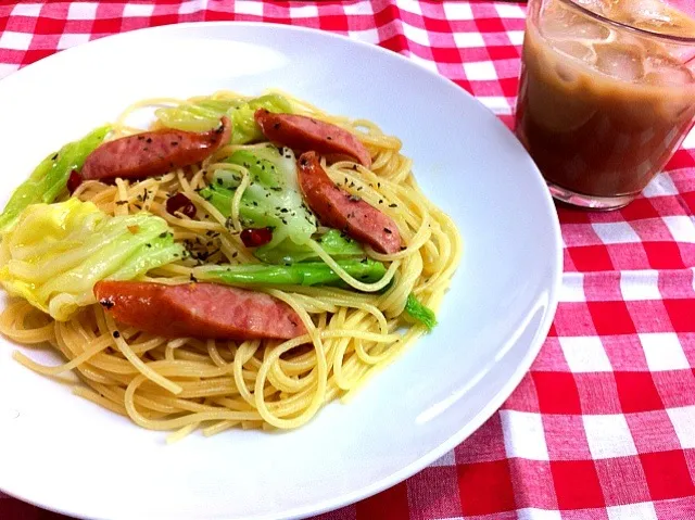 キャベツとウインナーのペペロンチーノ、カフェオレ|ももみさん