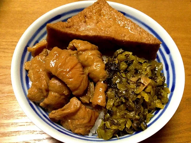 Snapdishの料理写真:豚ホルモン煮込み丼|TanTanさん