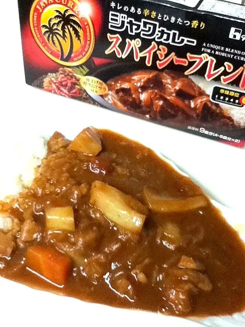 今夜は娘のリクエストでカレー。ジャワカレーの最高辛いランクを使用してみました。|Yasuharuさん