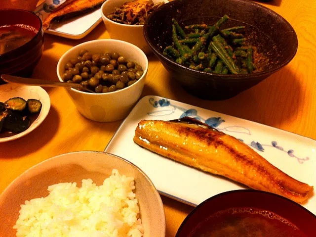 Snapdishの料理写真:ほっけの開き、いんげんの胡麻和え、実家でもらってきた煮豆とぜんまいのお浸し。|liccaさん