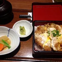 Snapdishの料理写真:rice with fried pork & egg (tonkatsu)|toodpleumさん