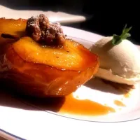 Cinnamon-baked apple with Vanilla ice cream|Jacobさん