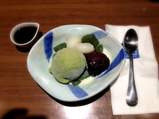 Snapdishの料理写真:matcha ice cream & red bean in tofu.|toodpleumさん