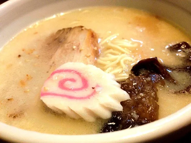 Snapdishの料理写真:Tonkotsu Cha Shu Ramen|prissyさん