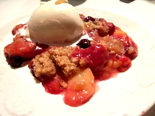 Blueberry and peach cobbler|Meredith Carltonさん