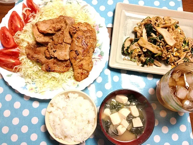 生姜焼き,キノコとモヤシ炒めと豆腐の味噌汁|ふぅかさん