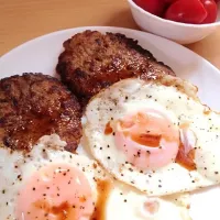 ハンバーグ&目玉焼き|めぐさん