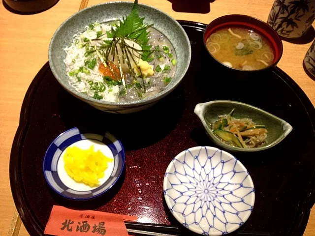 沼津港直送釜揚げしらすと生しらすの二色丼いくら付き|坂角眞衣子さん