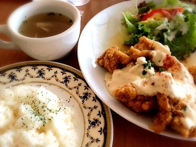 Snapdishの料理写真:宮崎地鶏のチキン南蛮ランチ|yukoさん