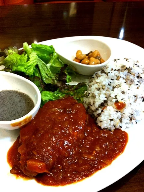 もうおやつの時間ですが。遅めのランチ…佐賀黒毛和牛の煮込みハンバーグ|masakoさん