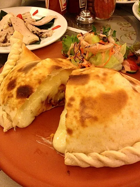 Pepperoni & Cheese Calzone|Queenさん