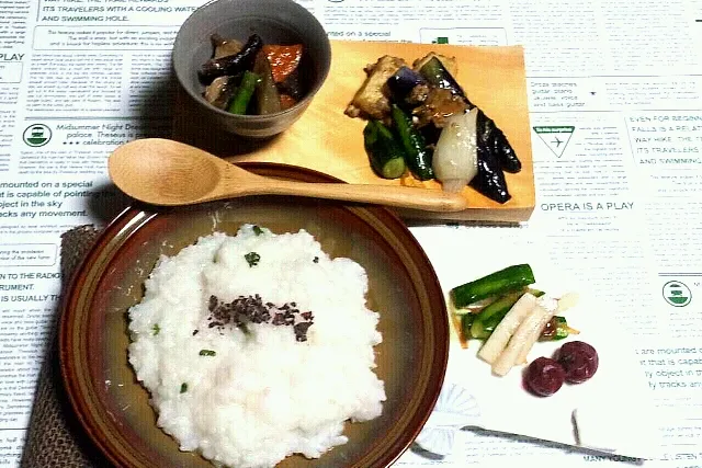 Snapdishの料理写真:お家カフェ!(^^)!　　　　　筑前煮・揚げ出し豆腐、揚げ茄子揚げ胡瓜のそぼろからめ・大根と胡瓜のピリ辛浅漬け・自家自家製ゆかりと、自家製しその実のお粥で、夜カフェ！！|ひしやまゆうじさん