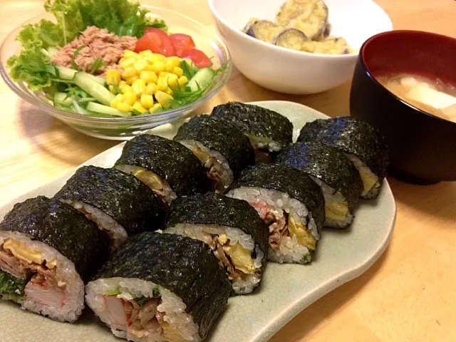 肉巻き海苔巻き。サラダ。味噌汁。ナスの挟み揚げ(冷凍)|☃YUKIさん