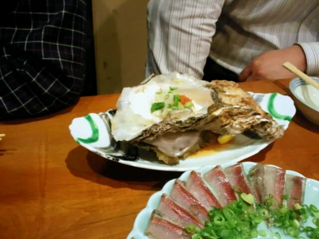 Snapdishの料理写真:岩ガキとイワシ。どっちも美味しい！|SATOSHI OOCHIさん