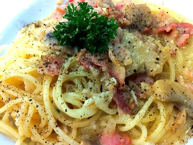 Spaghetti ham and mushroom|Issara. 🍴さん