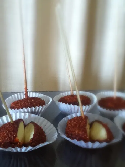 Snapdishの料理写真:Mini manzanas con tamarindo y chilito|Paola Perezさん