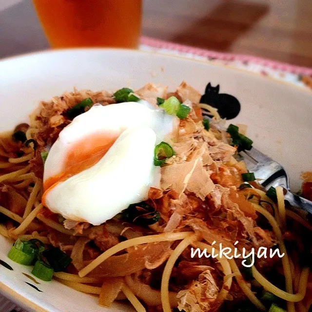 Snapdishの料理写真:ニンニク醤油パスタ温玉のせ|みきやん☺︎さん