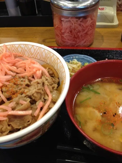 Snapdishの料理写真:特盛牛丼、豚汁お新香セット|Hajime Sakaiさん