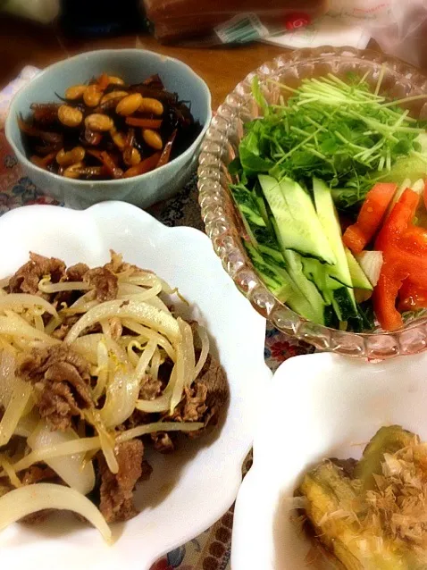 牛煮込 焼きナス サラダ ひじき煮|初味さん