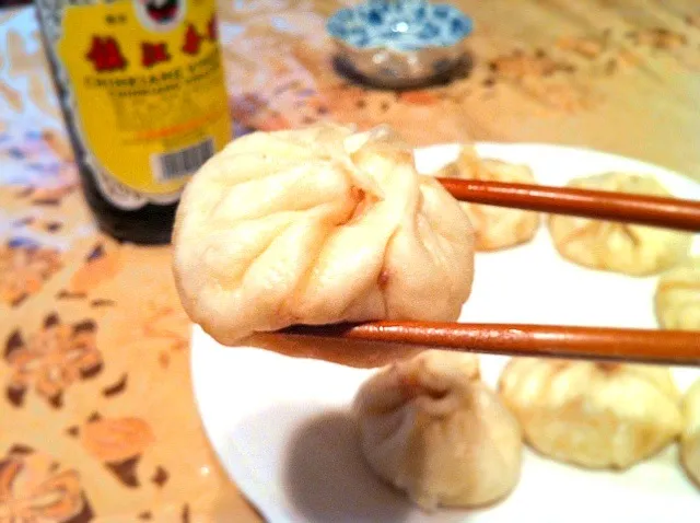 Snapdishの料理写真:肉汁じゅわ〜手作り小籠包♪|インコさんさん