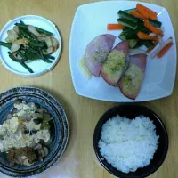 Snapdishの料理写真:仙台麩タマネギしめじ大根菜の玉子とじ。レンコンハムチーズ焼き。いんげんとちくわの中華塩炒め。浅漬けサラダの|猫野 りぷのすけさん