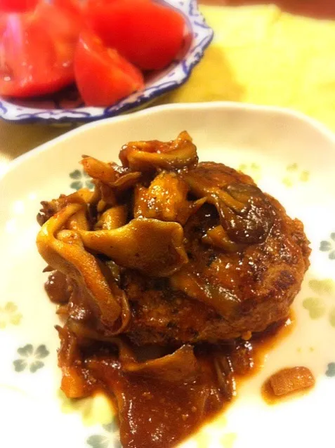 今日の夕飯はロールキャベツ♪のはずが煮込み終わらず、余ったタネでハンバーグ…あれれ|田仲結子さん