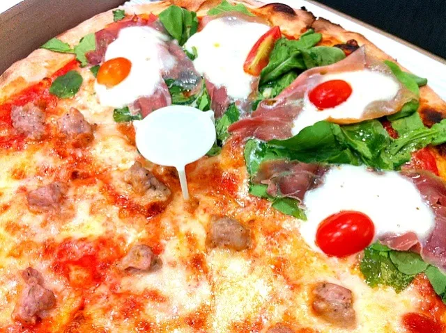 pizza half italian sausage and half mozarella|Soiさん