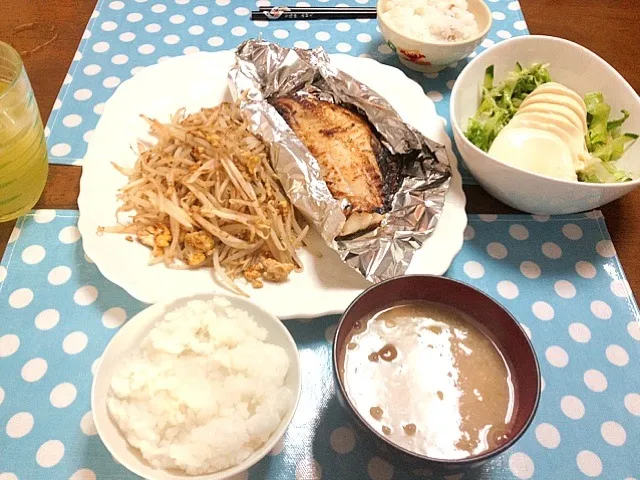 豆腐サラダ、魚、もやし炒め、味噌汁|ふぅかさん