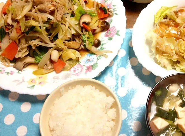 野菜炒め、豆腐味噌汁、サラダ|ふぅかさん