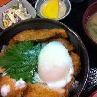 新潟名物のタレかつ丼。空腹に耐えかねて、このお店に飛び込んだ|長島隆さん