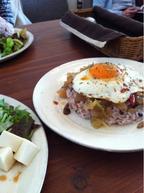 Snapdishの料理写真:タイ風目玉焼きのせごはん|ようこさん