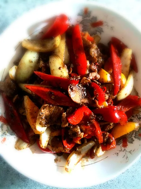 Black Pepper Beef with Bell Chilly|Shiroi Yukiさん