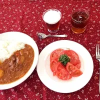 Snapdishの料理写真:カレー、トマトサラダ、紅茶ゼリー|せなたんさん