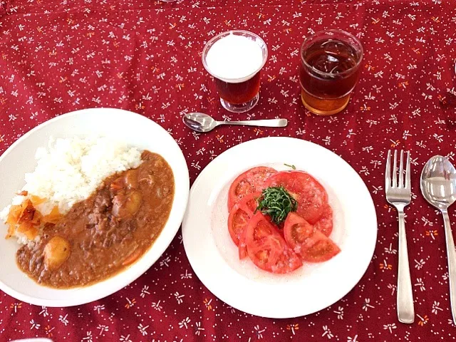 Snapdishの料理写真:カレー、トマトサラダ、紅茶ゼリー|せなたんさん