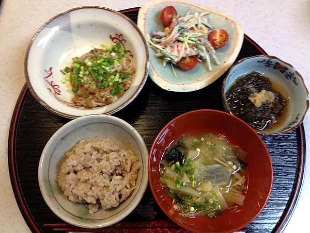 玄米ご飯 もずく酢 根菜のサラダ 納豆 キャベツの味噌汁 ダイエット中メニュー Tomoko Snapdish スナップディッシュ Id Xx1rg