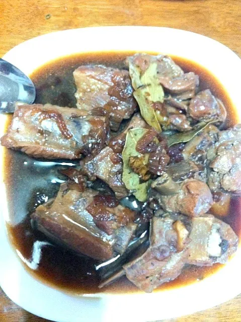 Snapdishの料理写真:"adobong spareribs" (filipino dish)|今井 シャイさん